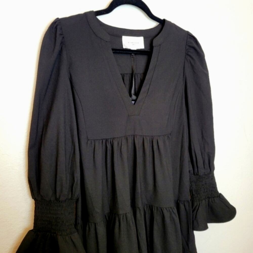 🚨NEW POMANDER PLACE Tuckernuck Black Crepe Kenzo Tiered Mini Dress Sz Small - Picture 3 of 16
